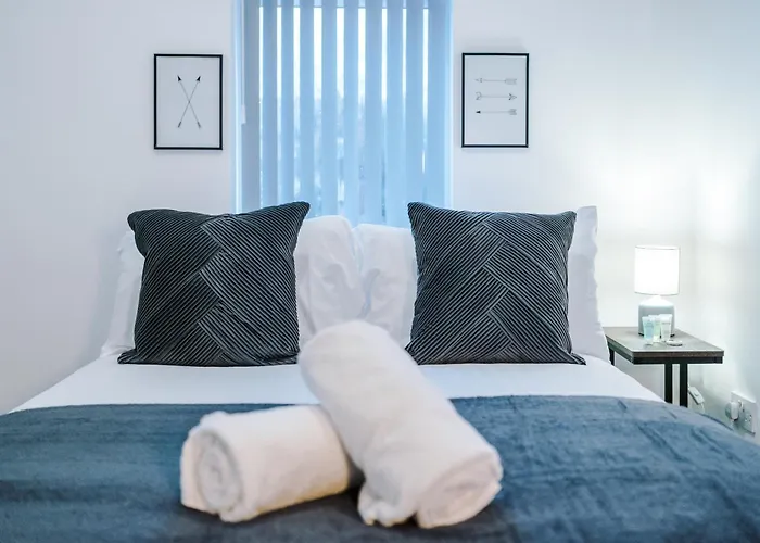 Charming Apartments - Rocky Ln Chambers Flat 4