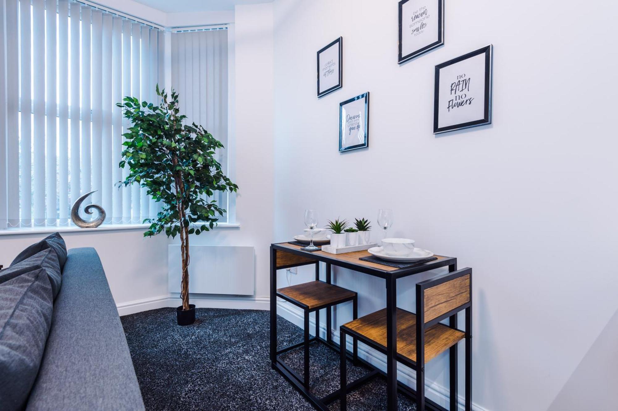 Charming - Rocky Ln Chambers Flat 4 Apartment